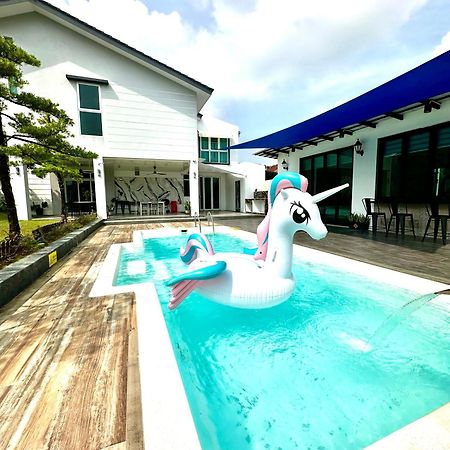 Stylish Villa Alma Simpang Ampat  Luaran gambar